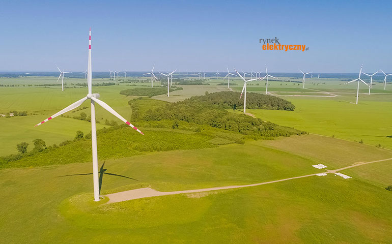 Moc źródeł wiatrowych rośnie, jednak w umiarkowanym tempie