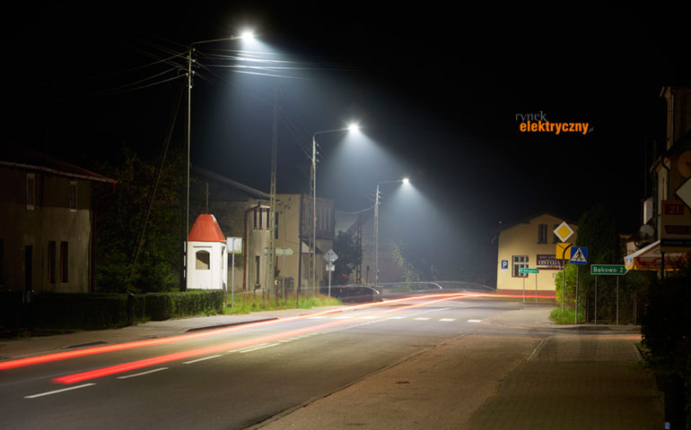 Oświetlenie w przetargach SIERPIEŃ