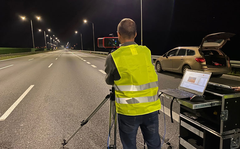 Jak poprawnie wykonać pomiar rozkładu luminancji na drodze?