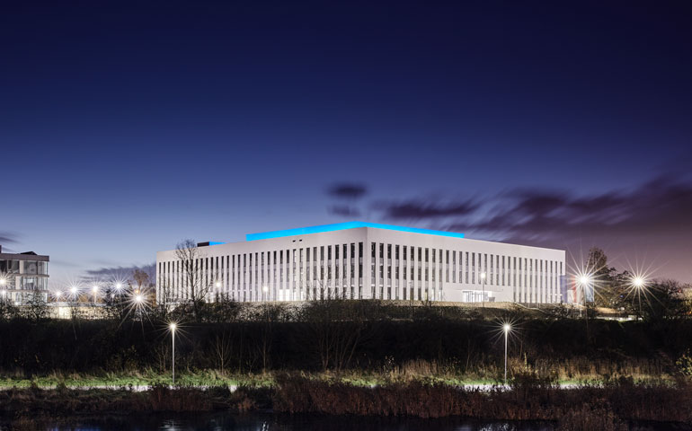 Iluminacja budynku Wydziału Architektury Politechniki Poznańskiej Lena Lighting