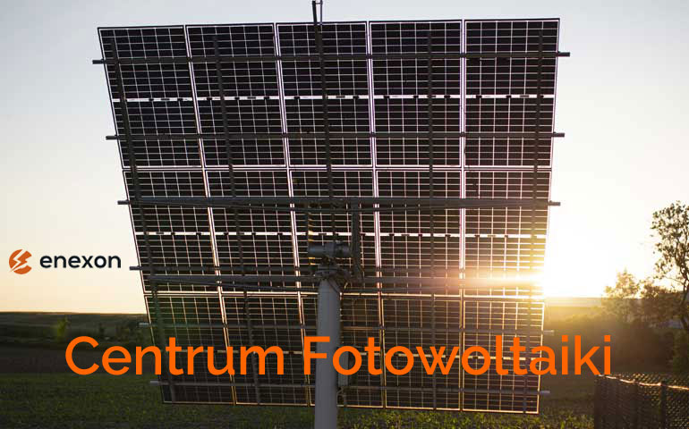 instalcja PV z napisen Centrum Fotowoltaiki Enexon