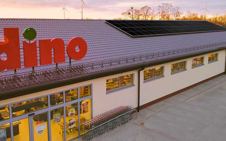 300 instalacji fotowoltaicznych dla sieci supermarketów