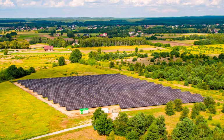 Neutralność krajobrazowa – lekka stacja kontenerowa dla farm pv