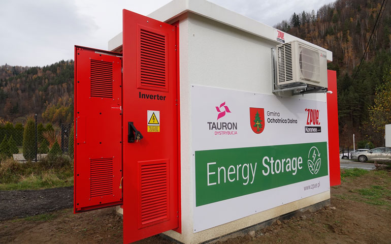 Magazyn energii elektrycznej w sieci Tauron firmy ZPUE
