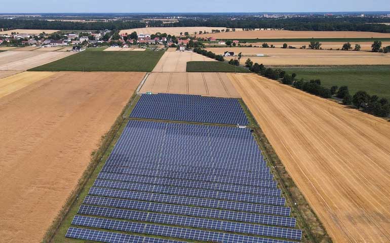 Jak przeprowadzić szybką energetyzację elektrowni fotowoltaicznych?