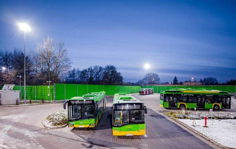 oprawy Tytan LED Lena Lighting w zajezdni autobusowej