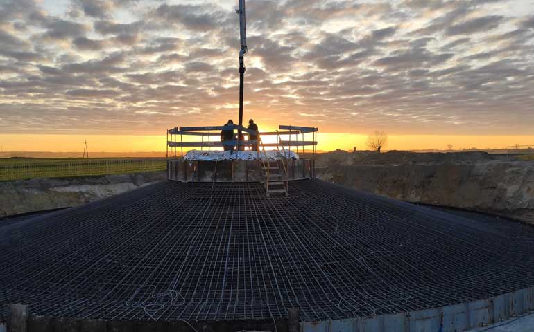 Betonowanie fundamentów pod wiatraki Miejska Górka TAURON