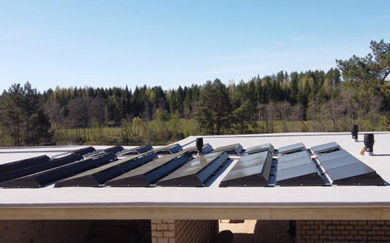Dach płaski z instalacją fotowoltaiczną
