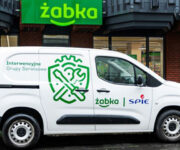 Samochód serwisowy SPIE do obsługi technicznej sklepów Żabka