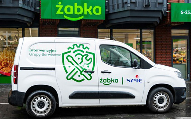 Samochód serwisowy SPIE do obsługi technicznej sklepów Żabka