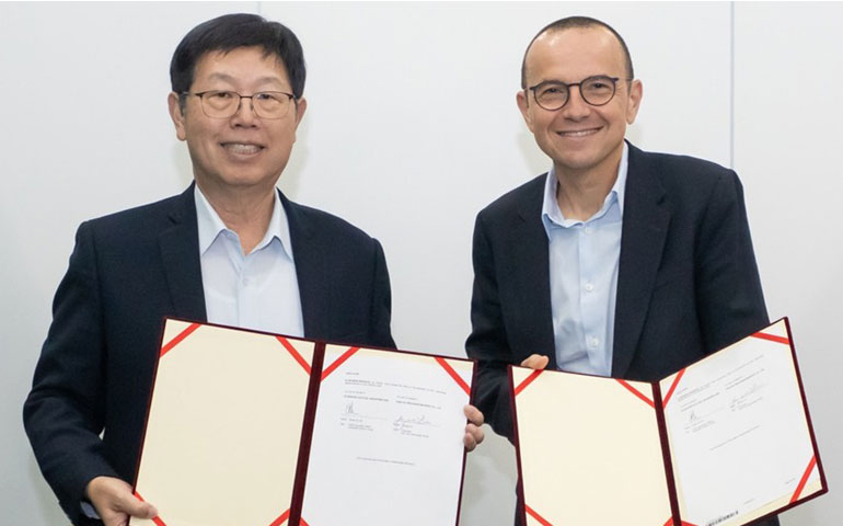Podpisanie umowy Schneider Electric i Faxconn