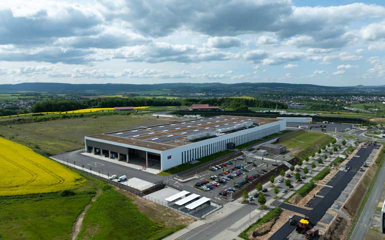 SMA otwiera fabrykę gigawatową w Niemczech